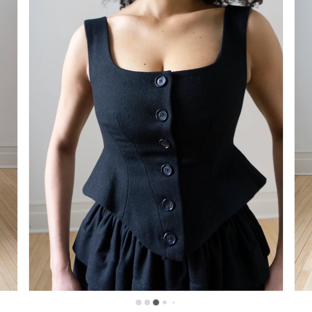 ISO - OVATE Hawthorne Bustier in wool or linen size M